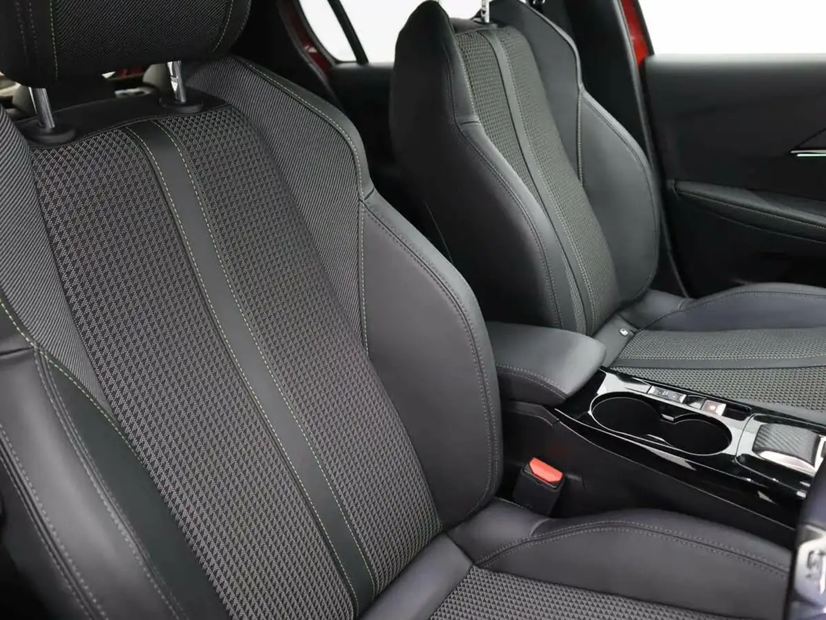 2023-peugeot-208-e-gt-136ps-50kwh-big-7