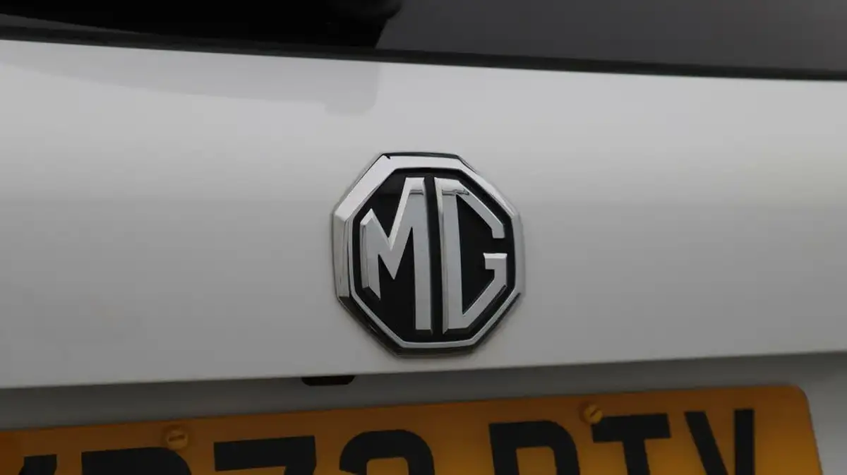 2023-mg-hs-15t-gdi-exclusive-162ps-dct-big-21