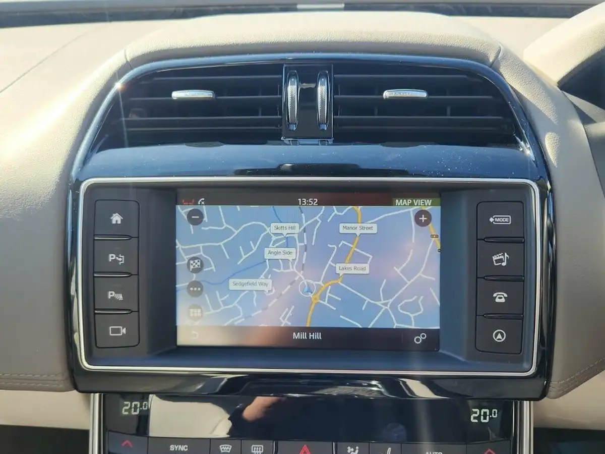 2015-jaguar-xe-20td-portfolio-180ps-auto-big-49