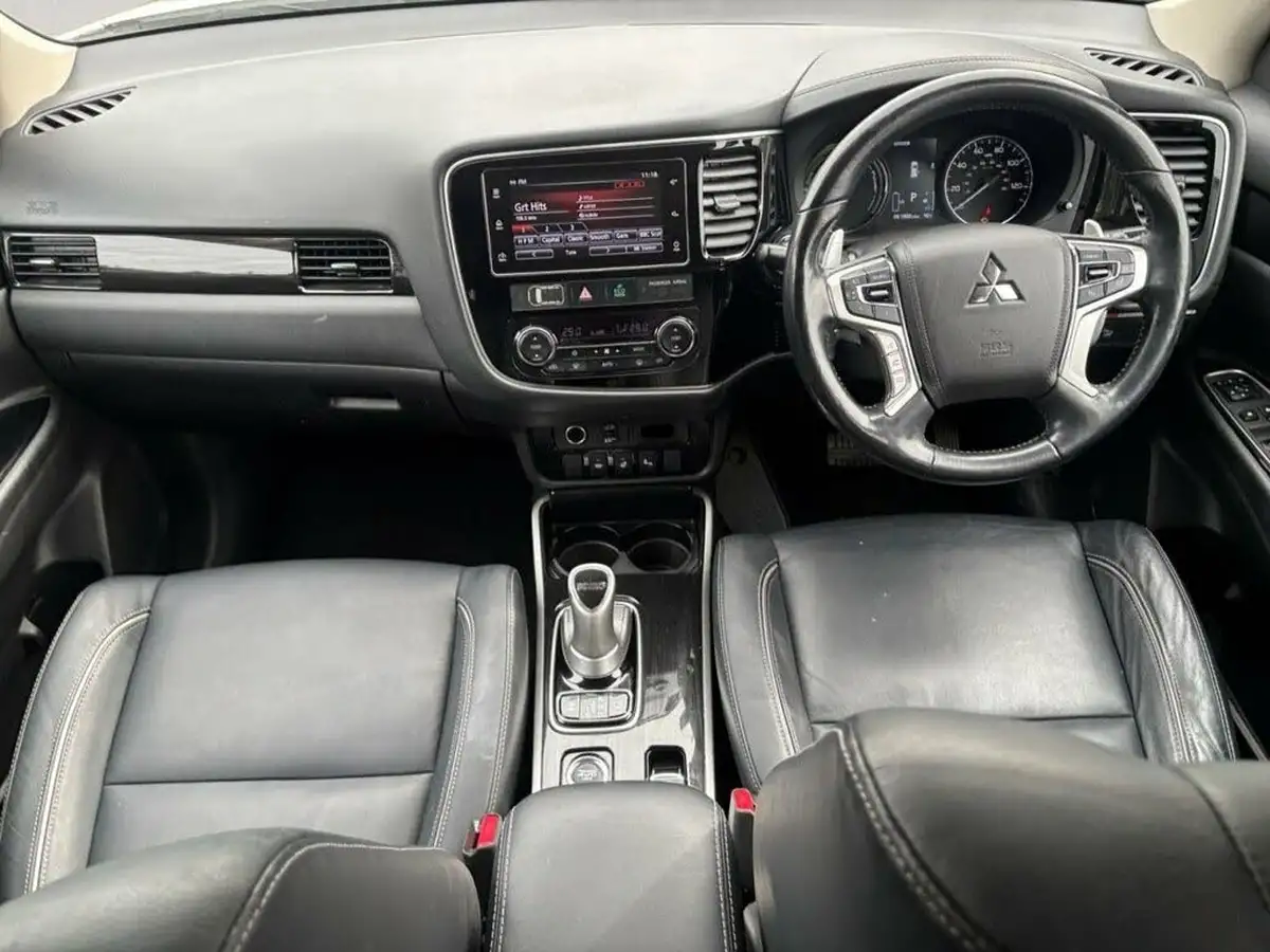 2018-mitsubishi-outlander-20-4h-phev-big-11