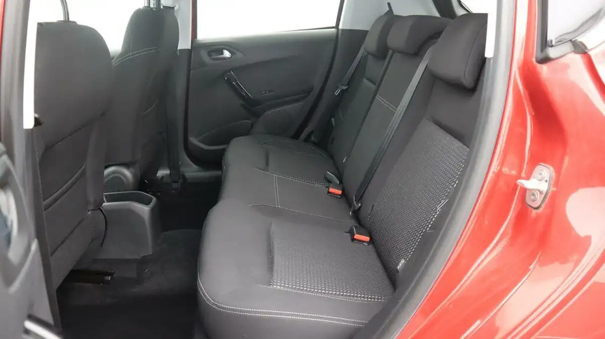 2019-peugeot-208-15-bluehdi-tech-edition-big-16