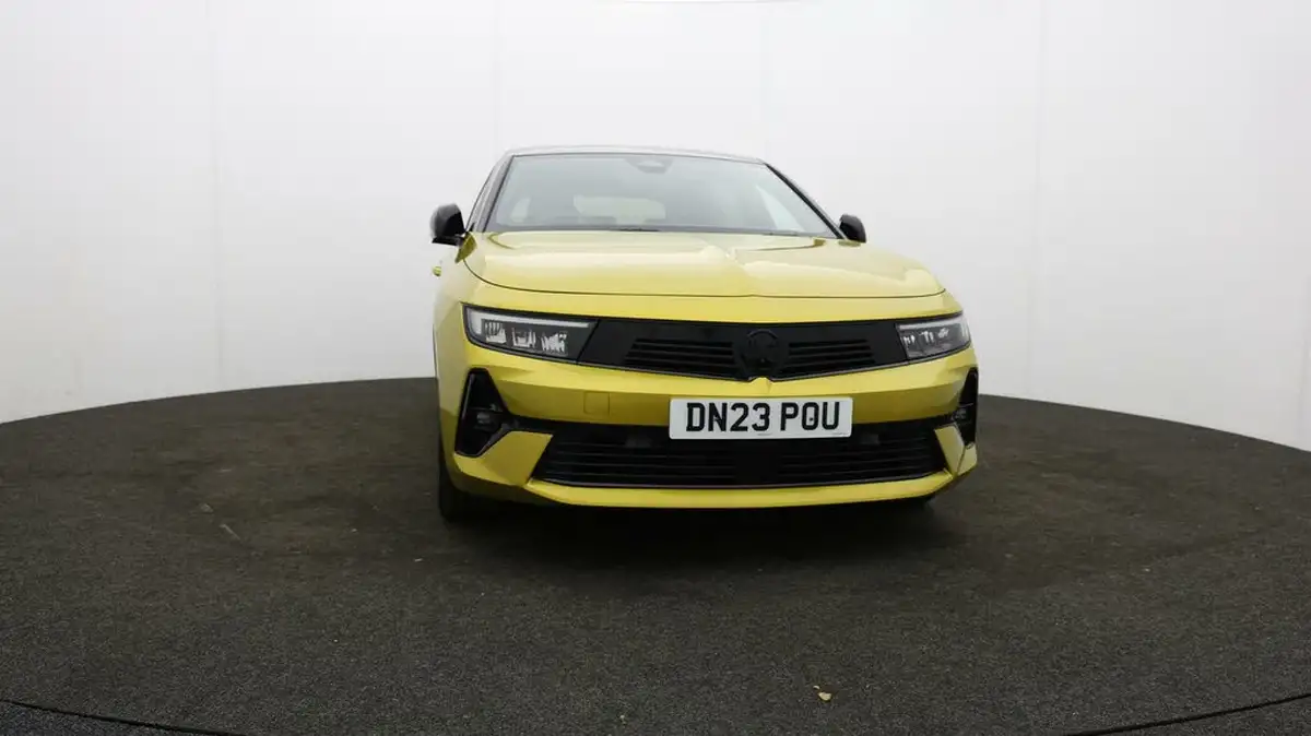 2023-vauxhall-astra-12-turbo-gs-hatchback-big-44