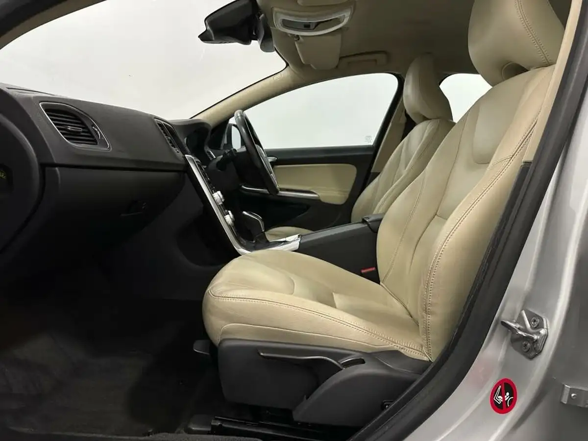 2017-volvo-v60-24td-d6-se-lux-big-33