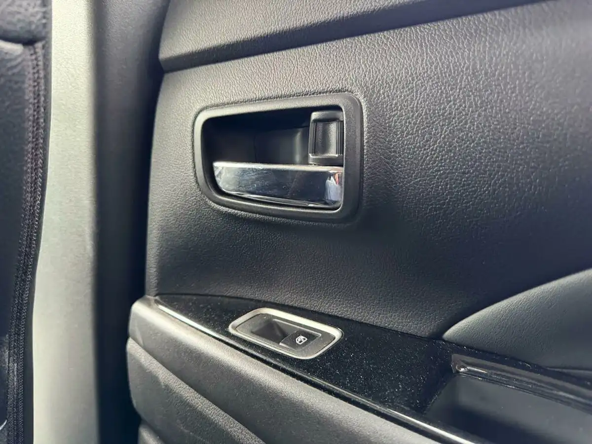 2018-mitsubishi-outlander-20-juro-phev-big-18