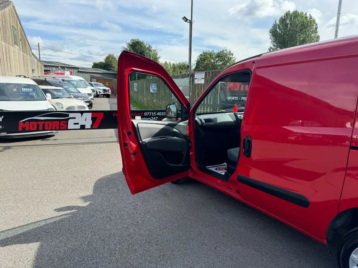2013-fiat-doblo-cargo-13td-maxi-big-11