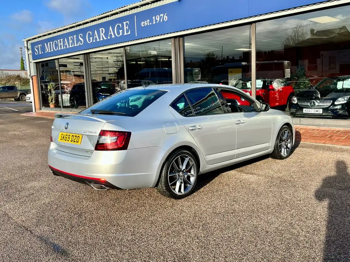 2019-skoda-octavia-20-tsi-vrs-hatchback-big-7