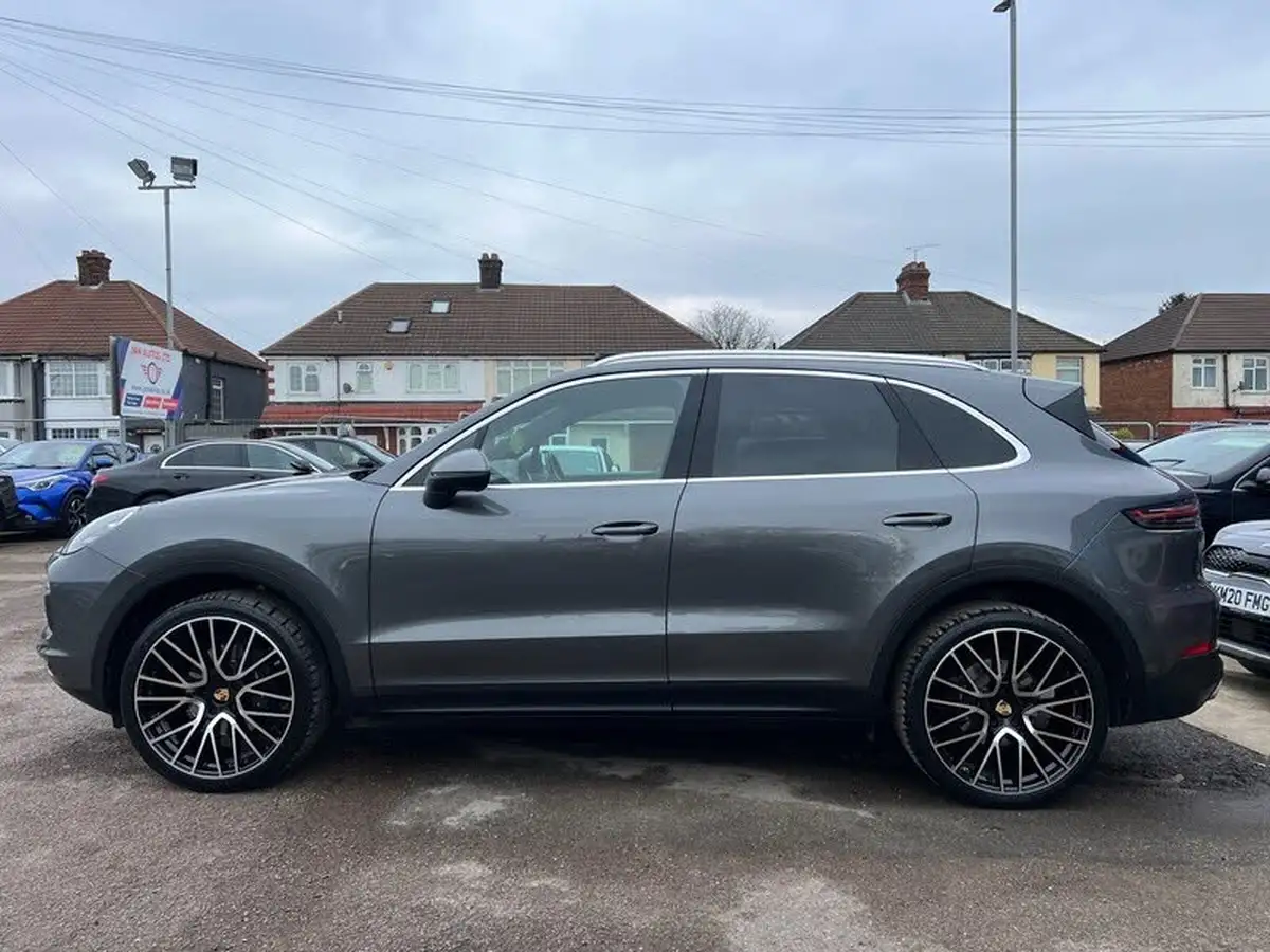 2019-porsche-cayenne-30-v6-station-wagon-big-30