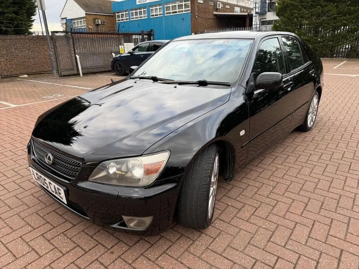 2005-lexus-is-200-20-se-auto-big-16