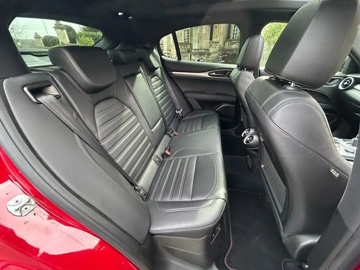 2022-alfa-romeo-stelvio-20-veloce-big-14