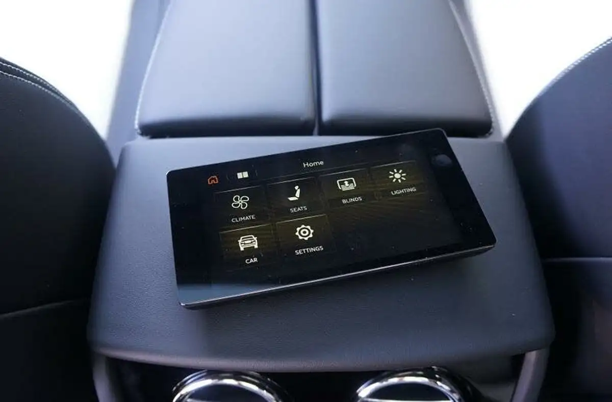 2024-bentley-bentayga-big-17