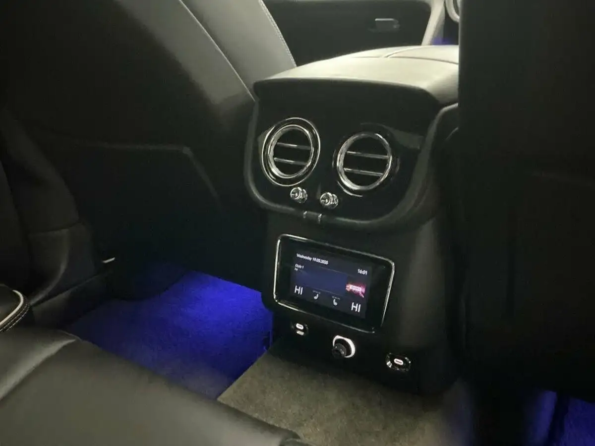 2021-bentley-bentayga-40-v8-big-45