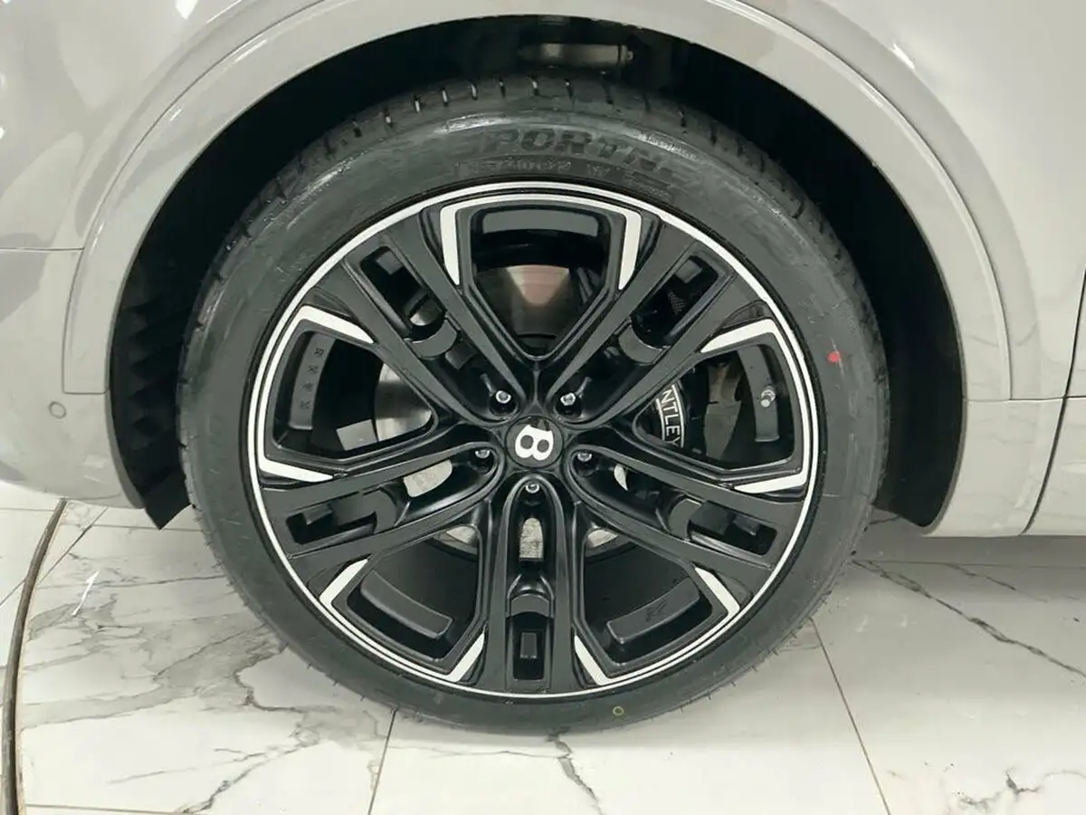 2021-bentley-bentayga-40-v8-big-21