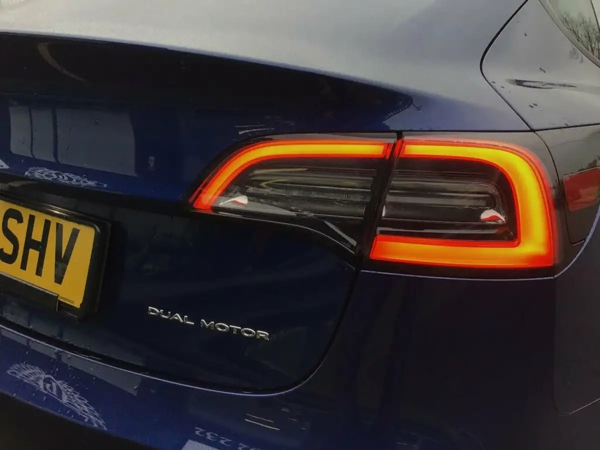2021-tesla-model-3-e-long-range-awd-big-31