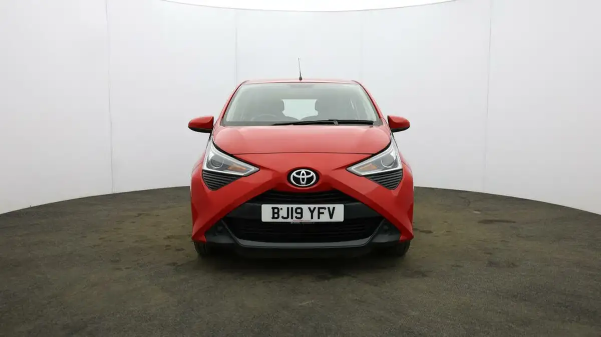 2019-toyota-aygo-10-vvt-i-x-play-big-1