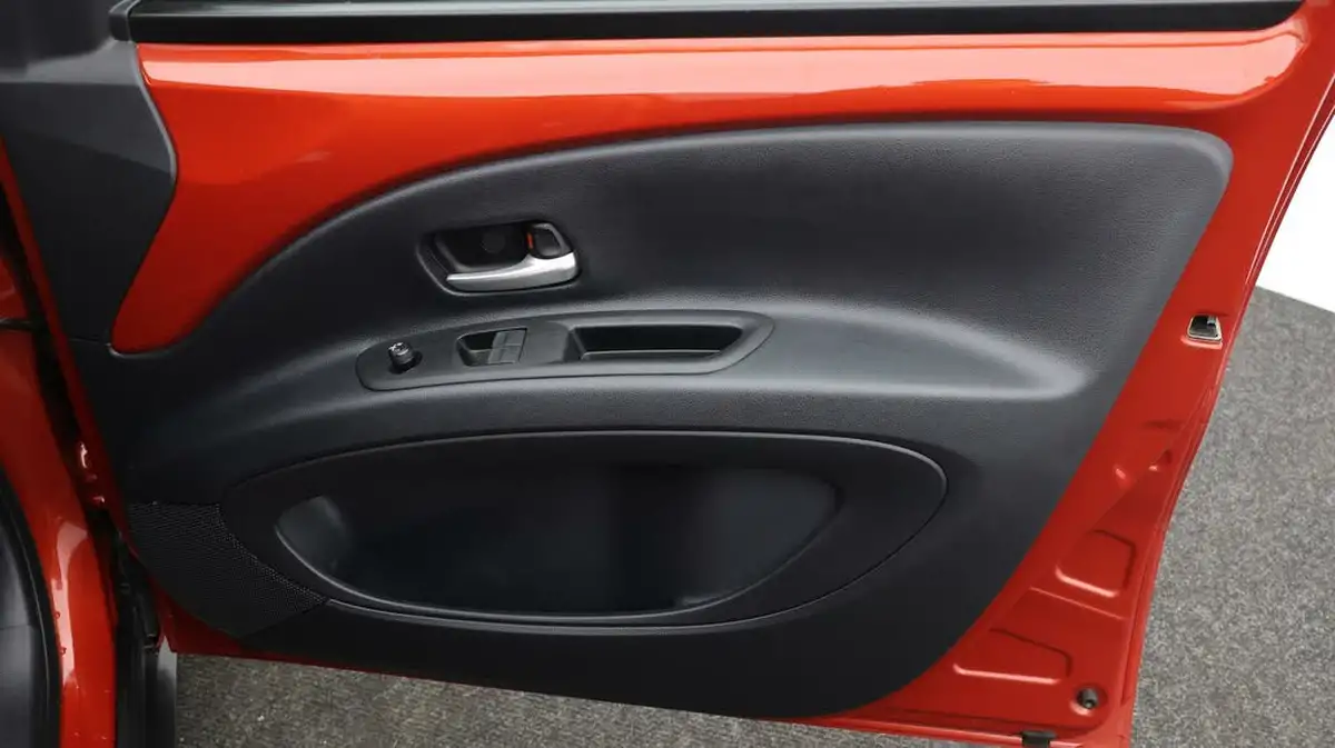 2024-toyota-aygo-x-10-vvt-i-edge-big-14