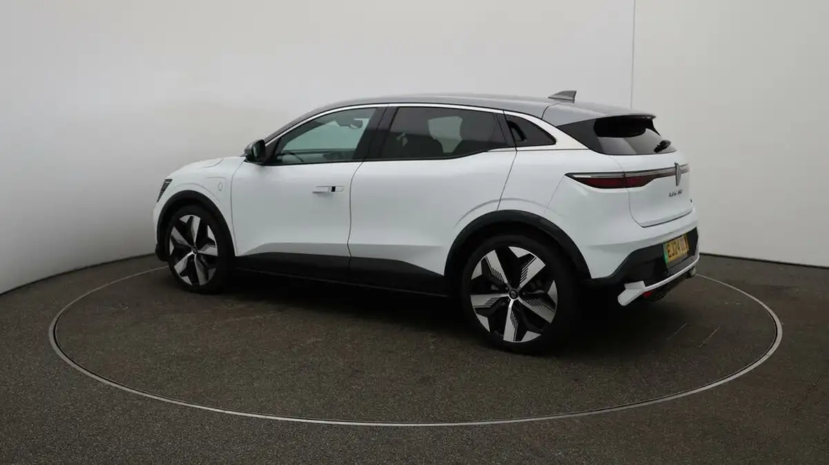 2024-renault-megane-e-tech-e-techno-big-35
