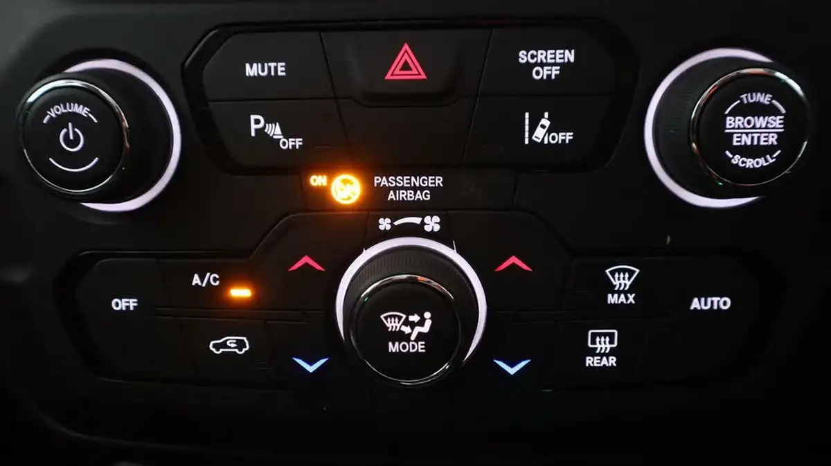 2021-jeep-renegade-13-gse-limited-phev-big-12