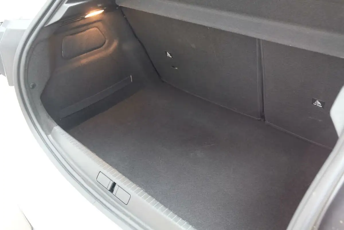 2023-peugeot-208-12-puretech-allure-premium-100ps-big-45