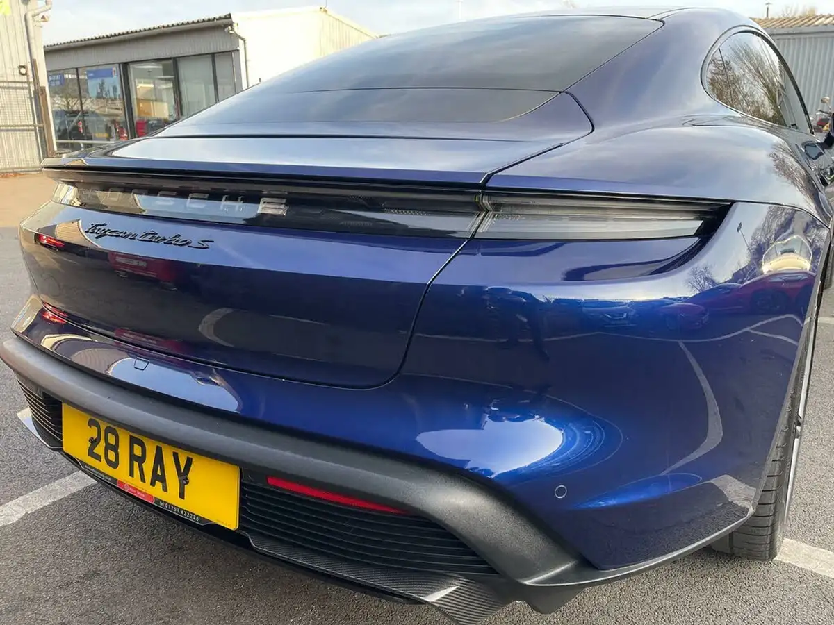 2020-porsche-taycan-e-turbo-s-big-64