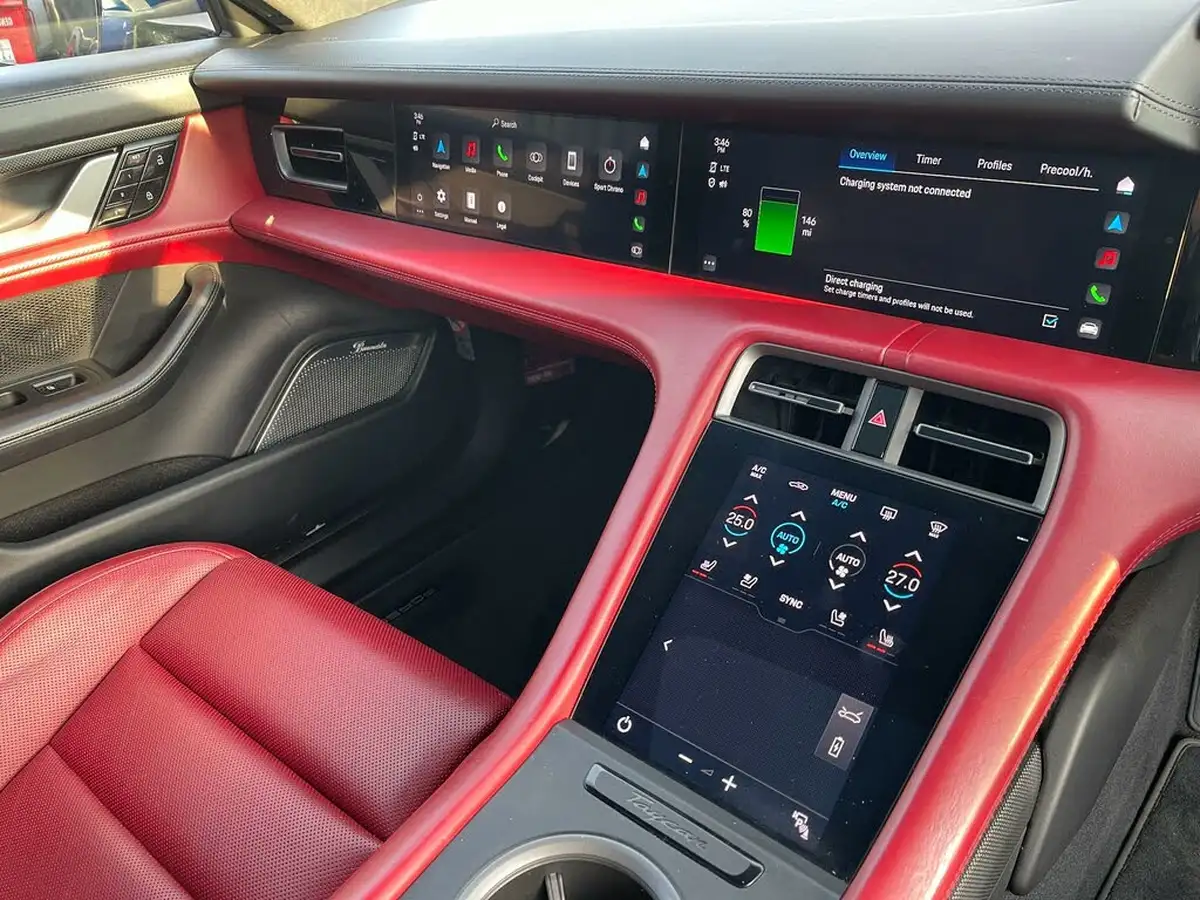 2020-porsche-taycan-e-turbo-s-big-40