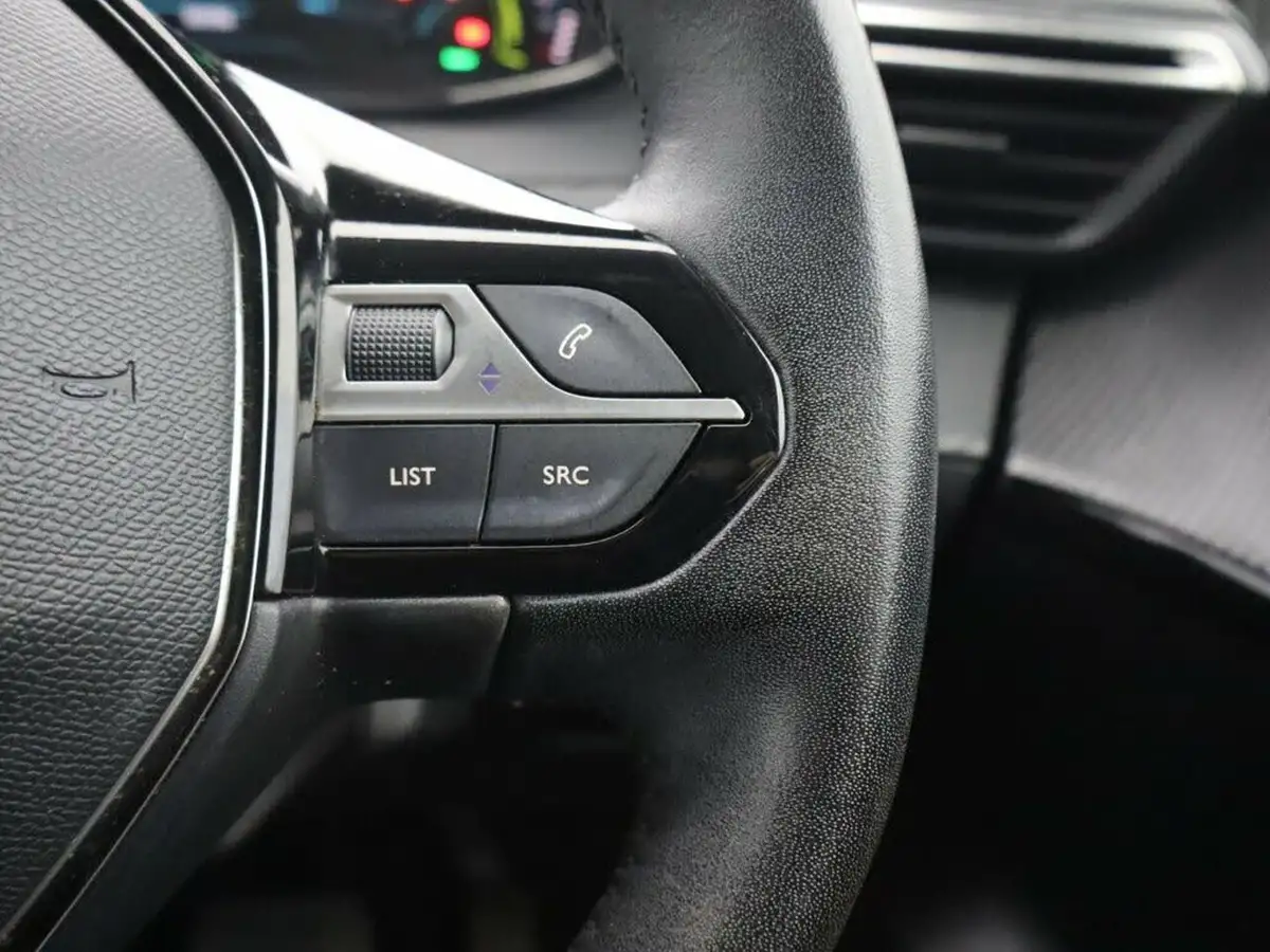 2020-peugeot-208-e-active-big-19
