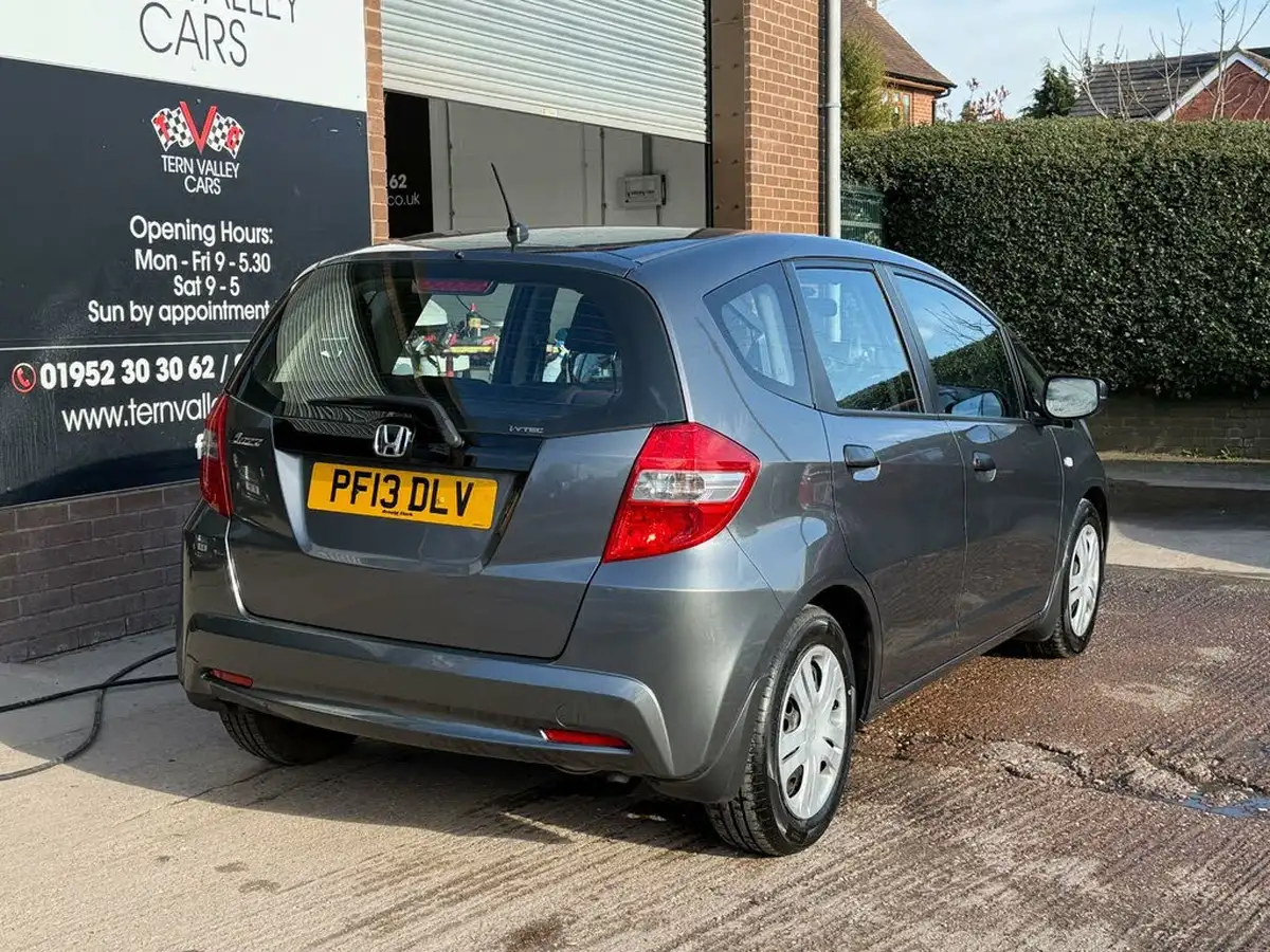 2013-honda-jazz-12-s-big-35