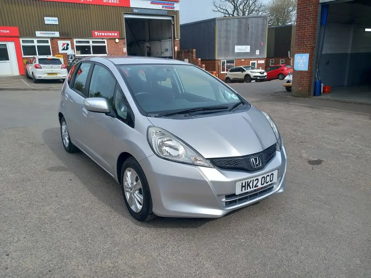 2012-honda-jazz-14-es-big-0