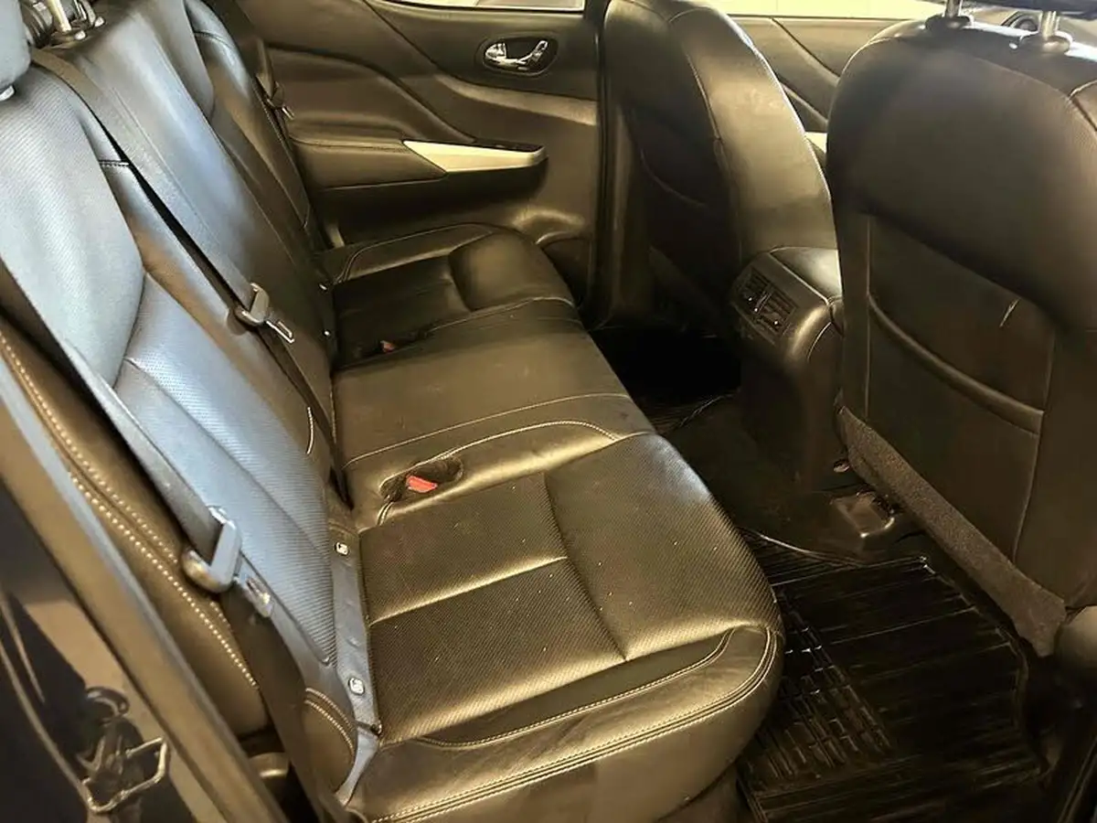 2018-nissan-navara-23dci-tekna-auto-big-8
