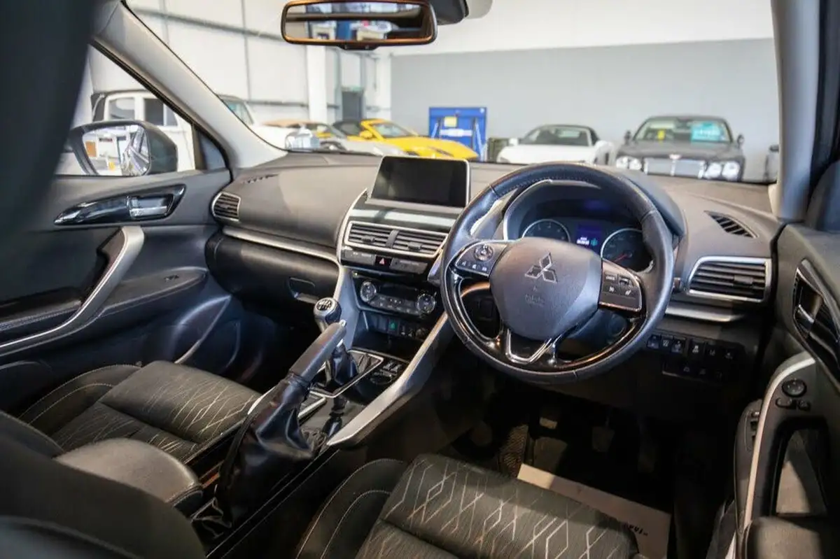 2019-mitsubishi-eclipse-cross-15-3-big-2