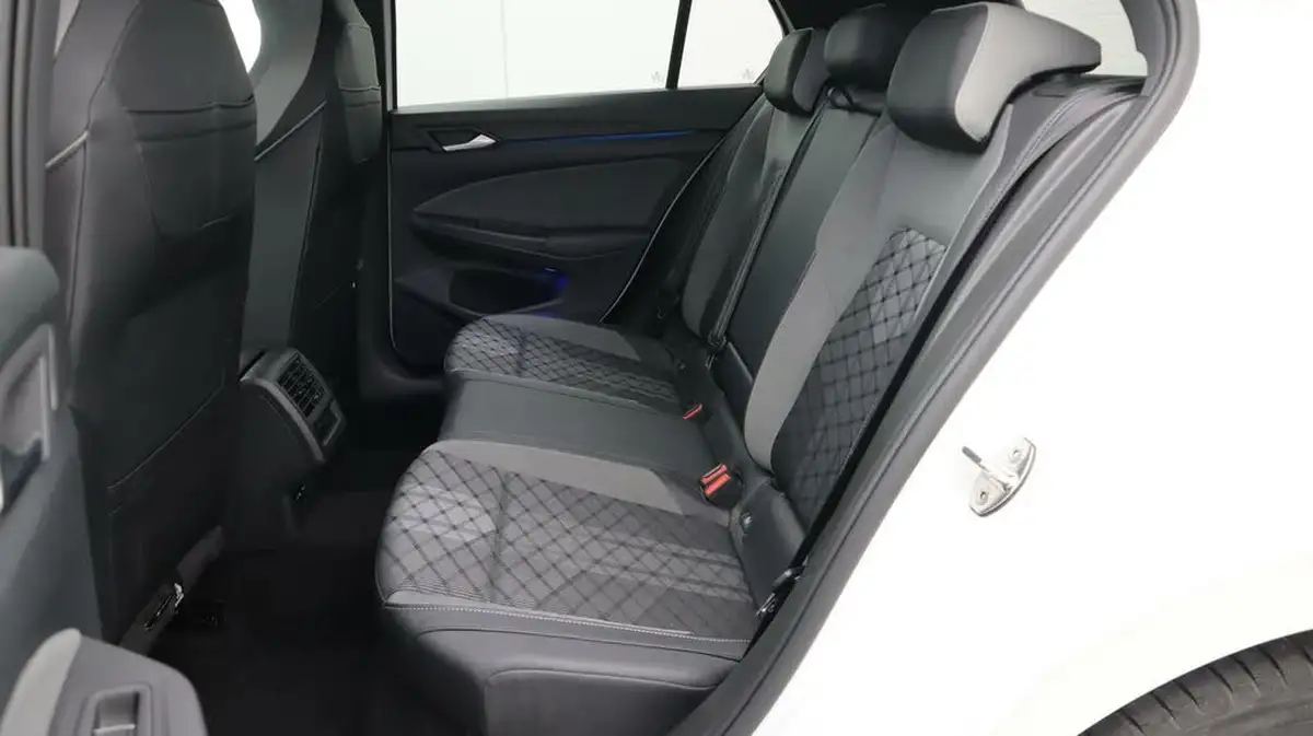 2021-volkswagen-golf-big-16