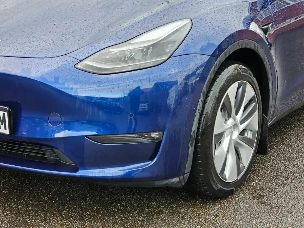 2022-tesla-model-y-e-long-range-big-34