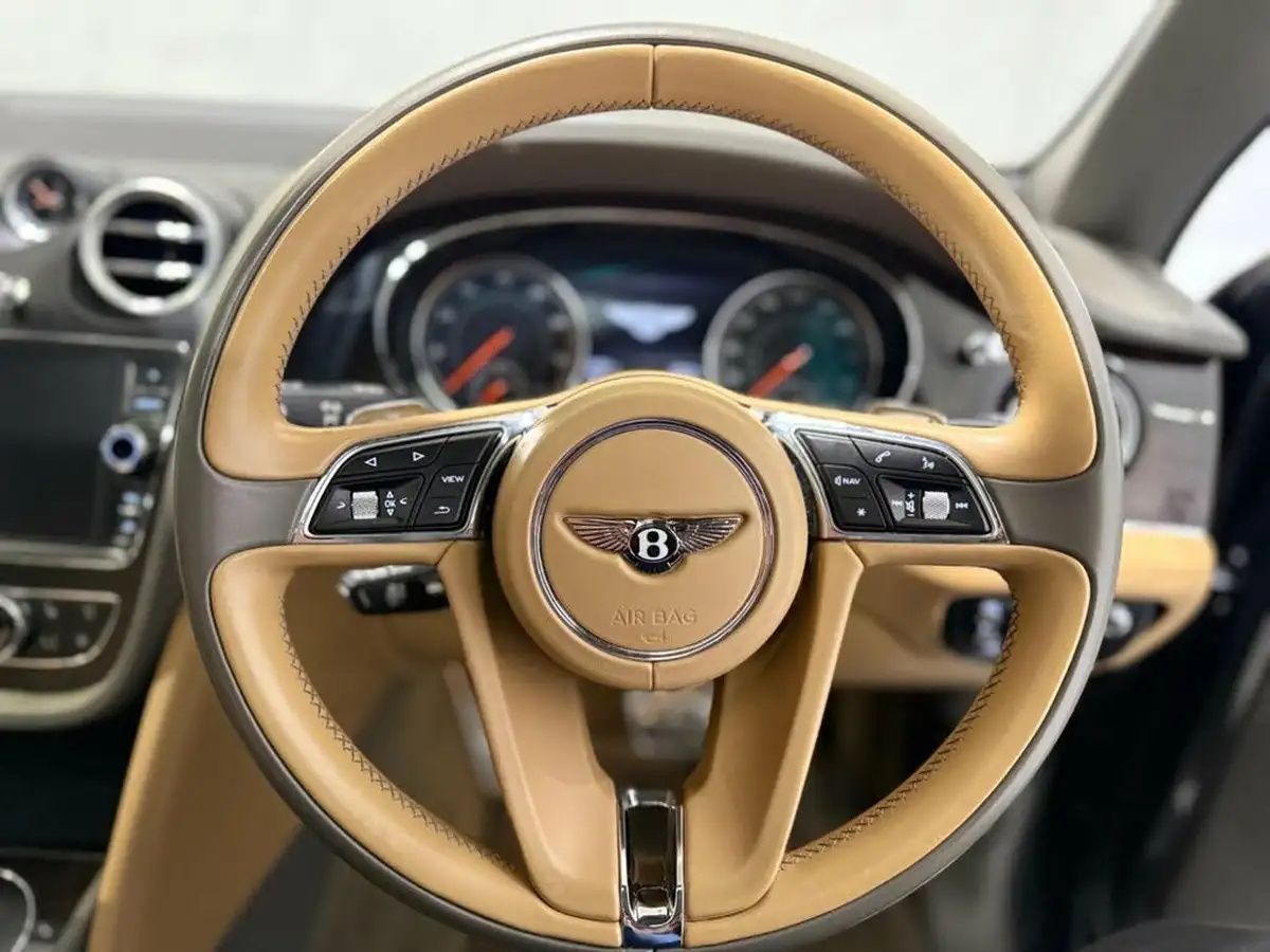 2017-bentley-bentayga-60-w12-big-24