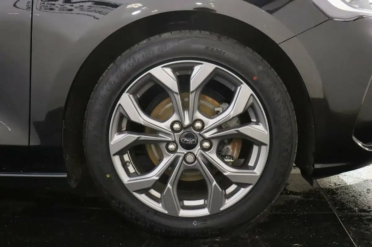 2022-ford-focus-10t-st-line-125ps-hatchback-big-31