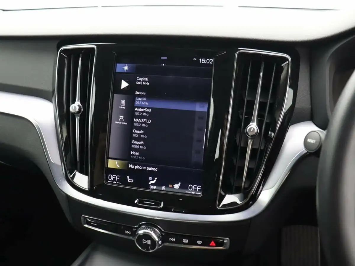 2020-volvo-v60-20-t4-momentum-plus-big-36