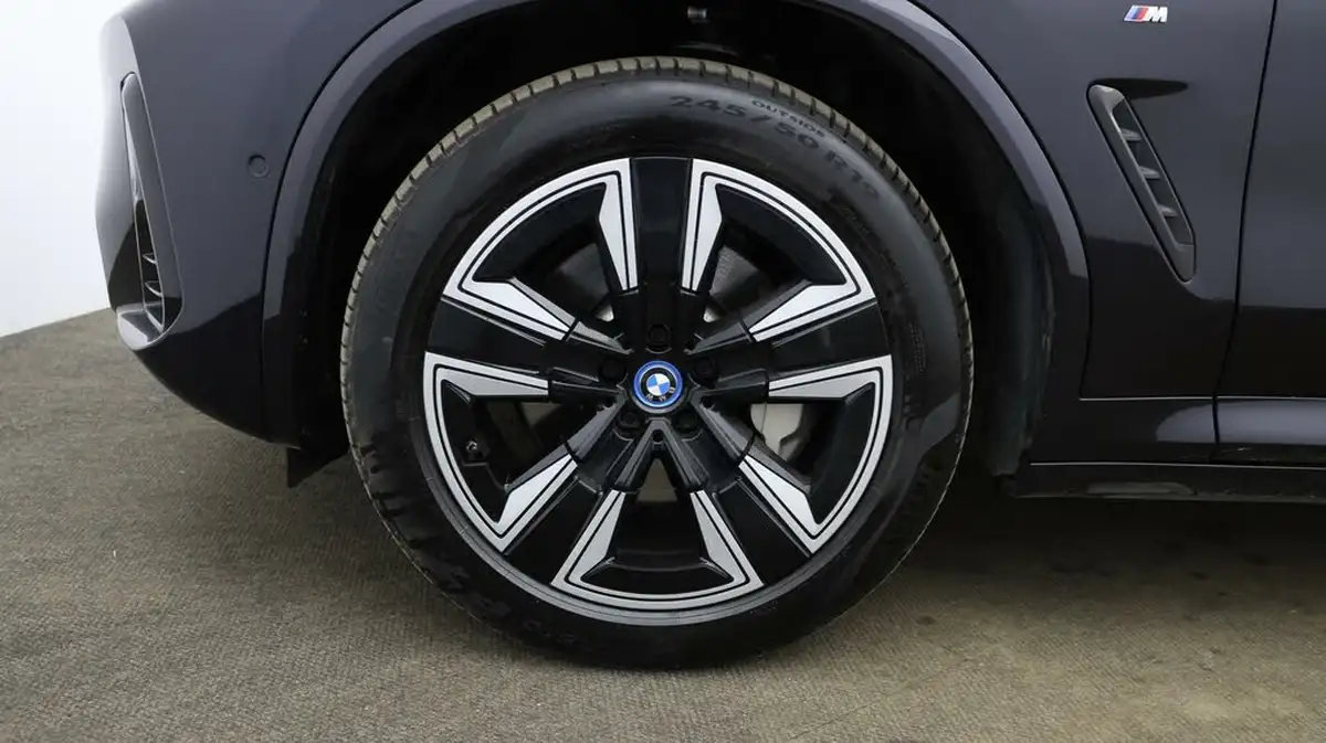 2022-bmw-ix3-e-m-sport-big-17