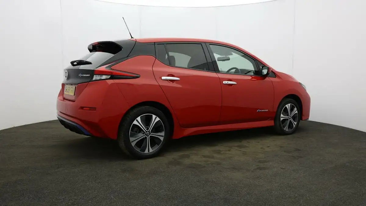 2020-nissan-leaf-e-e-tekna-big-6