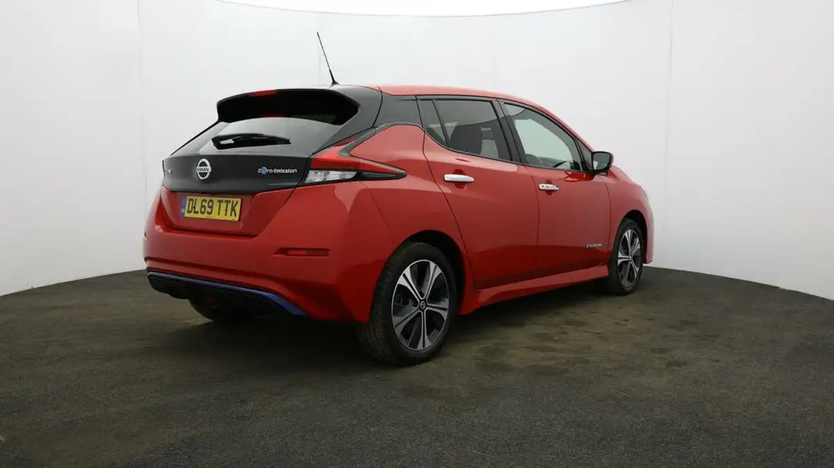 2020-nissan-leaf-e-e-tekna-big-52
