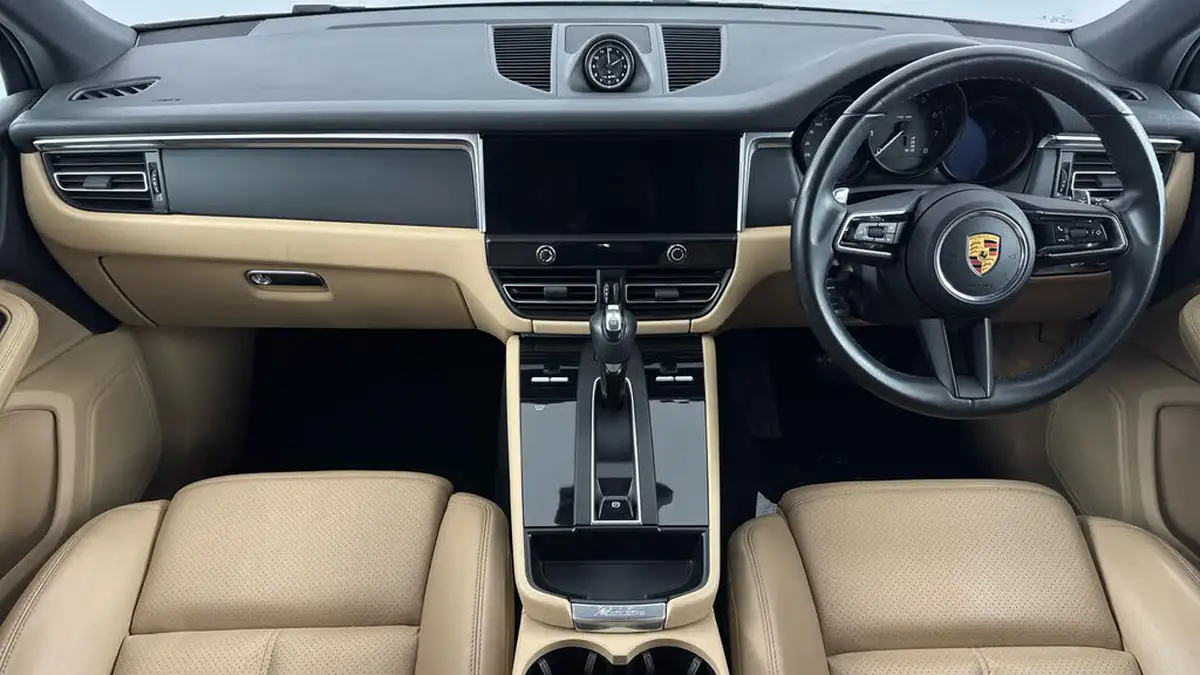 2022-porsche-macan-20-big-10