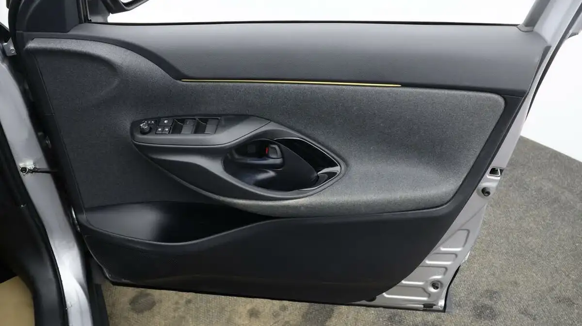 2022-toyota-yaris-cross-15-vvt-i-dynamic-big-14