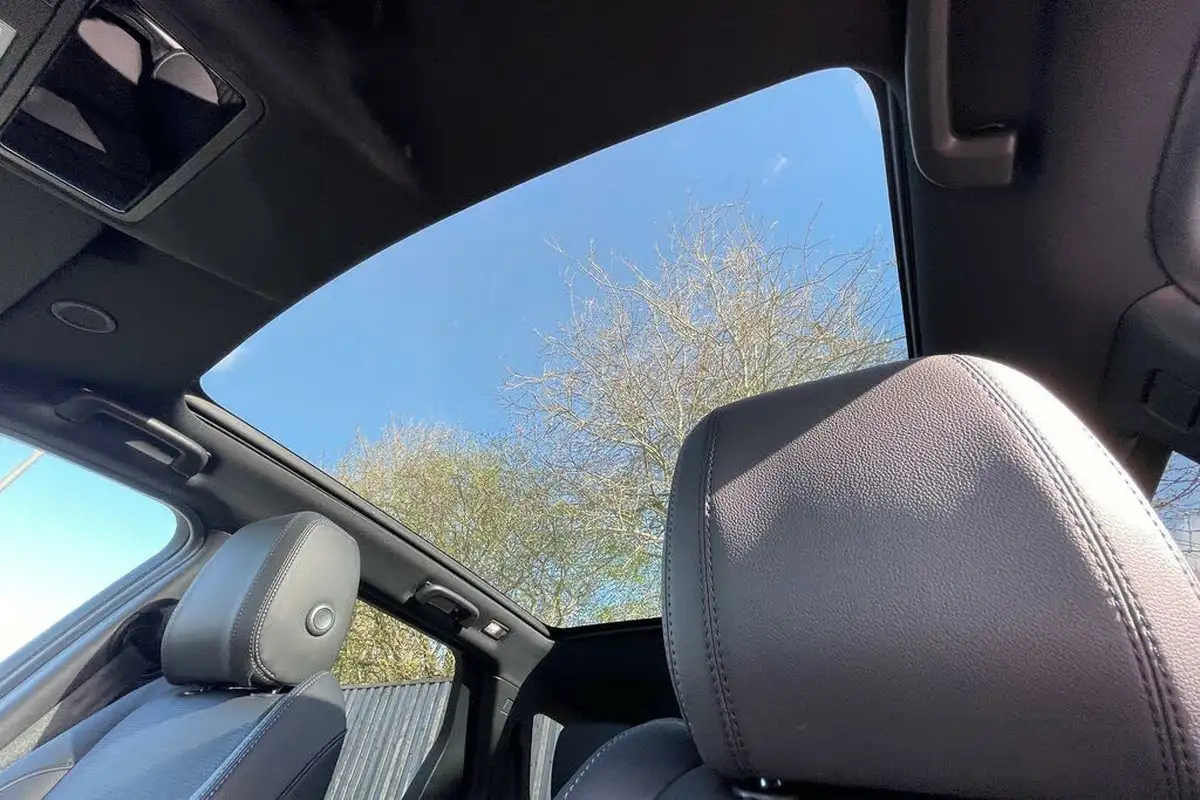 2024-land-rover-discovery-sport-15-p300e-dynamic-se-big-4