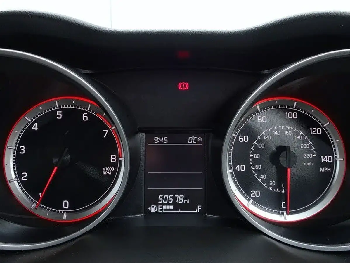 2019-suzuki-swift-12-dualjet-attitude-big-26