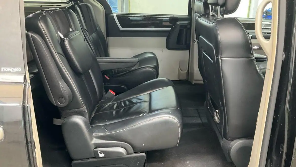 2014-chrysler-grand-voyager-28td-limited-big-5