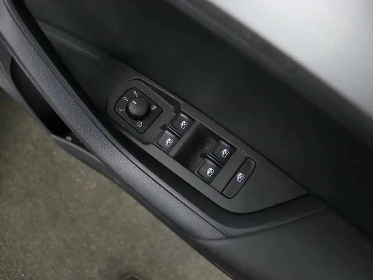 2020-skoda-karoq-15-tsi-se-big-13