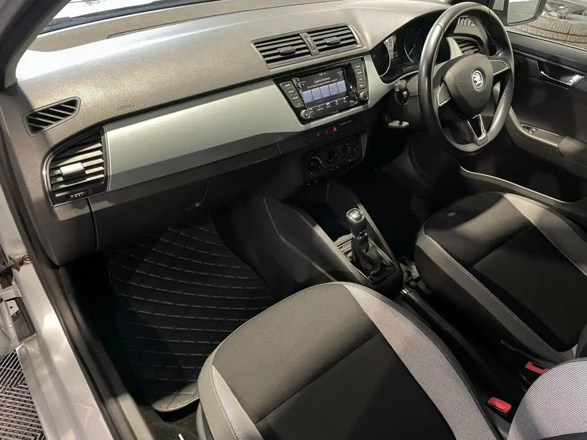2015-skoda-fabia-12-tsi-se-90ps-hatchback-big-14