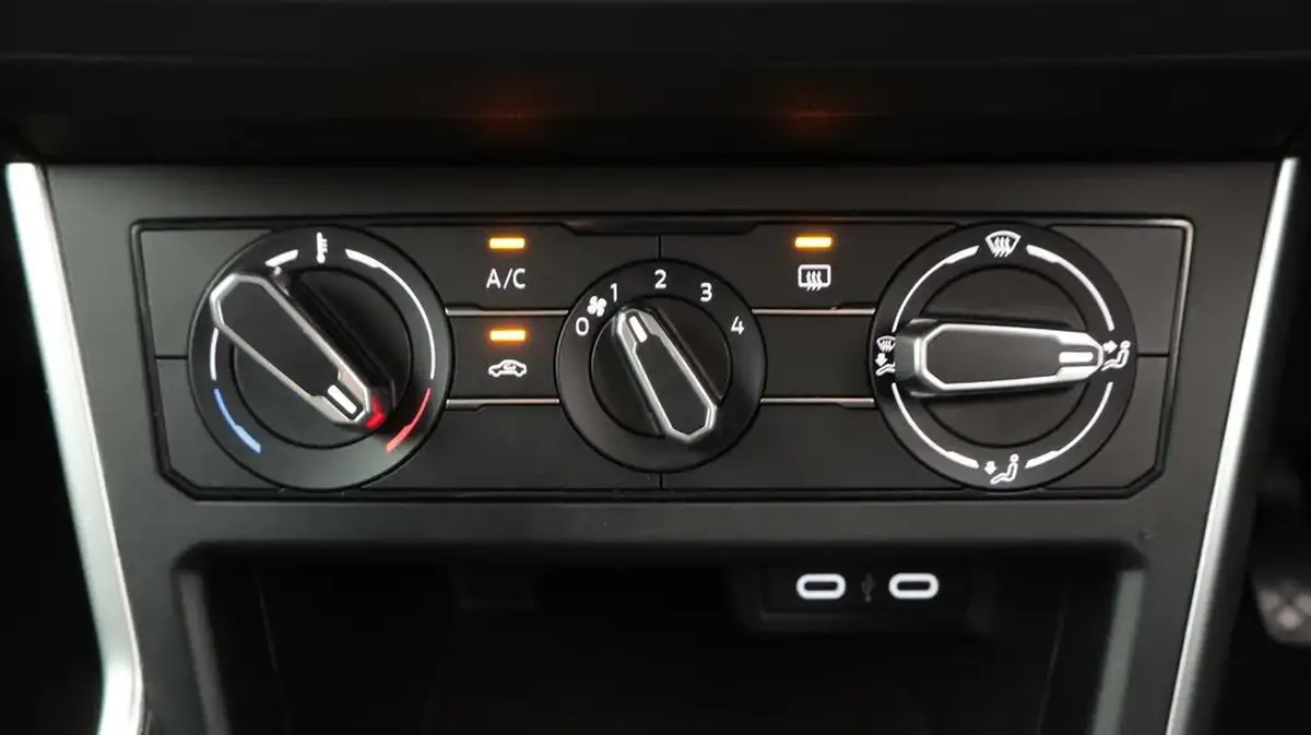 2024-volkswagen-polo-10-life-big-12