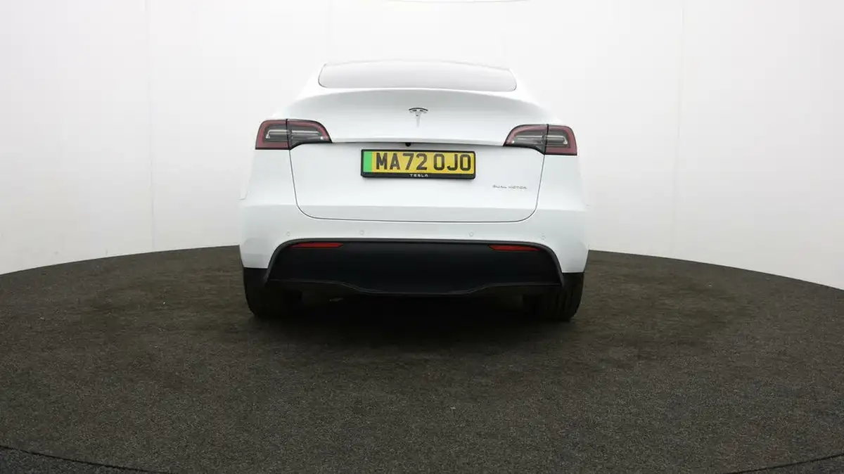 2022-tesla-model-y-e-long-range-big-52