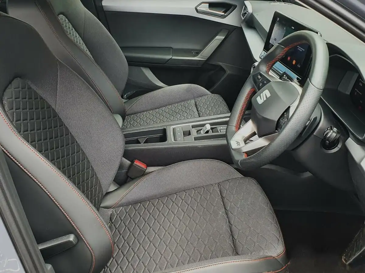2024-seat-leon-14-e-hybrid-fr-hatchback-big-10