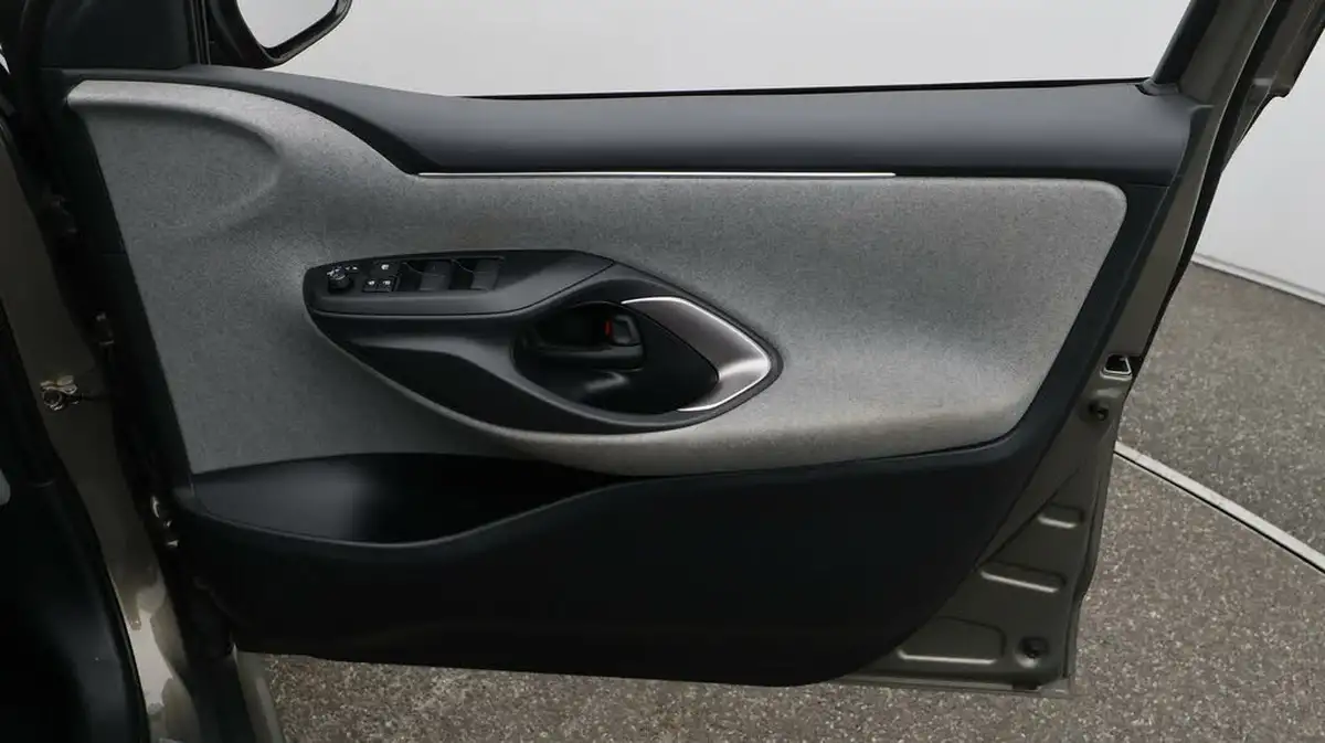 2021-toyota-yaris-15-vvt-i-excel-big-15