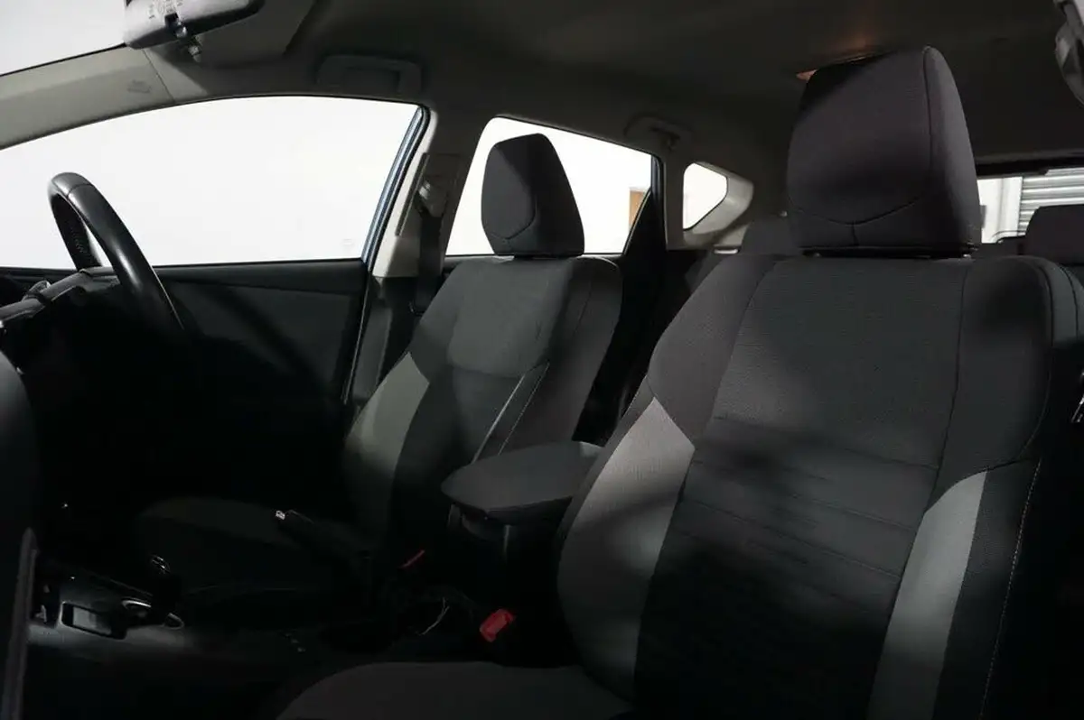 2016-toyota-auris-18-vvt-i-hsd-business-edition-hatchback-big-11