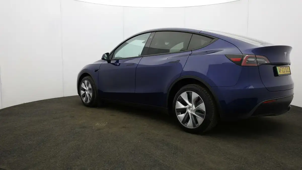 2022-tesla-model-y-e-long-range-big-4